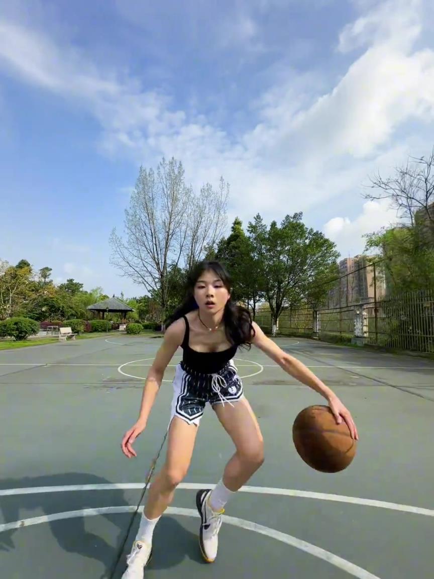 看著有點(diǎn)實(shí)力，敢背打我不？